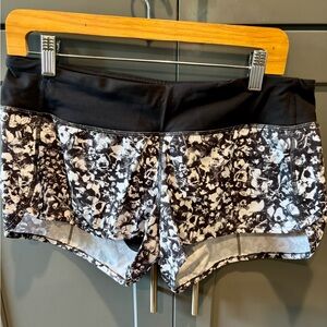 Lululemon Run Speed Short Mash Up White Black Floral W/ Liner Shorts Sz 8